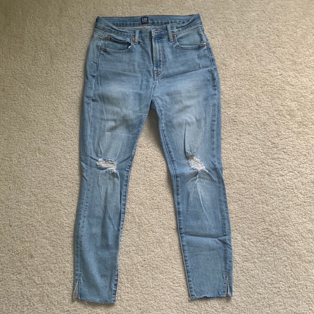 GAP light wash skinny jeans